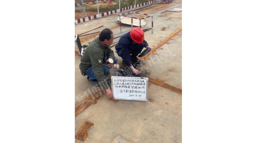 云南，紅河州建水至元陽高速公路土建工程，螞蝗塘匝道鋼箱梁焊縫檢測現場作業